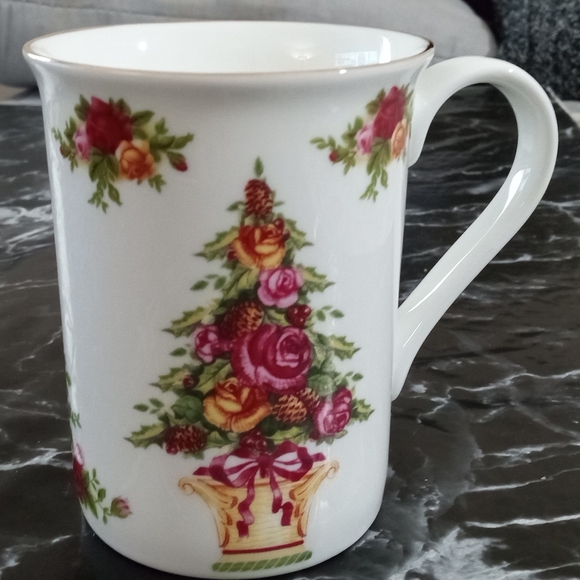 Royal Albert Old Country Roses Holiday Christmas Tree Mug Bone China England - Picture 3 of 8
